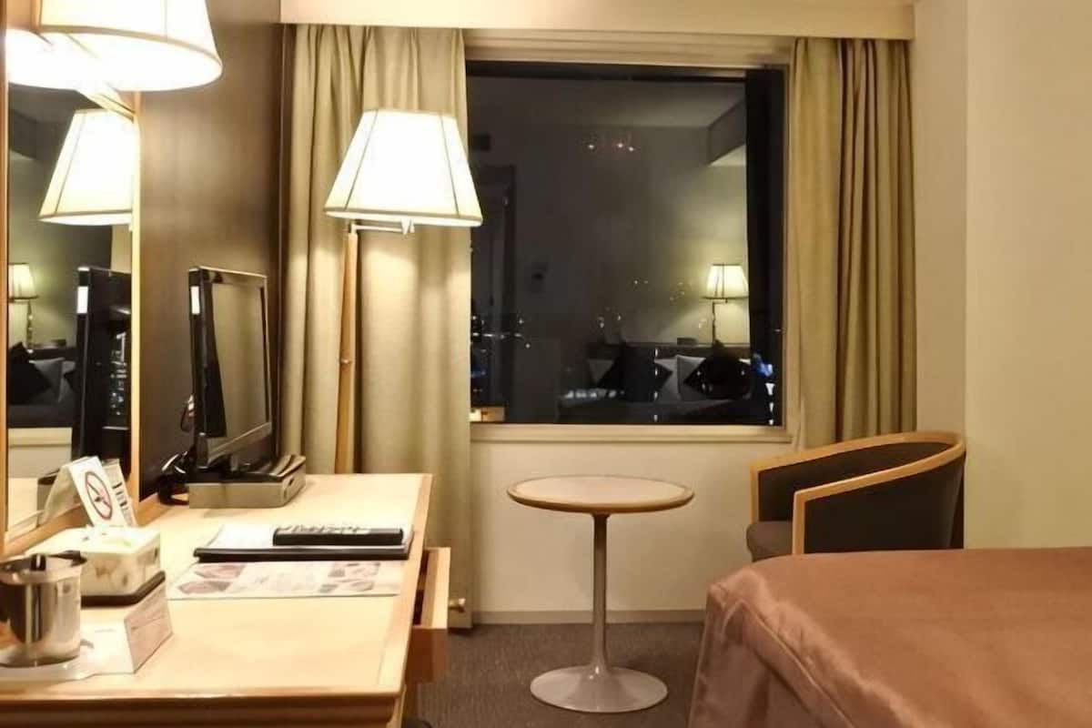 Down duvets, free WiFi, bed sheets