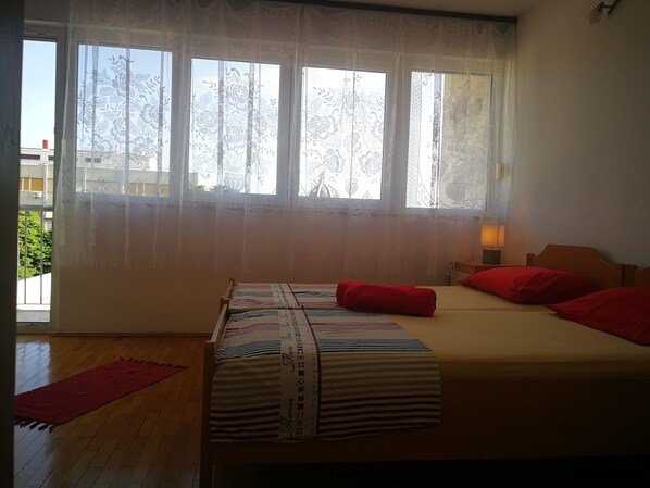Familienapartment, Mehrere Betten | Kostenloses WLAN, Bettwäsche