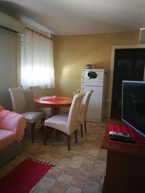Familienapartment, Mehrere Betten | Eigene Küche | Kühlschrank, Herdplatte, Kochgeschirr/Geschirr/Besteck