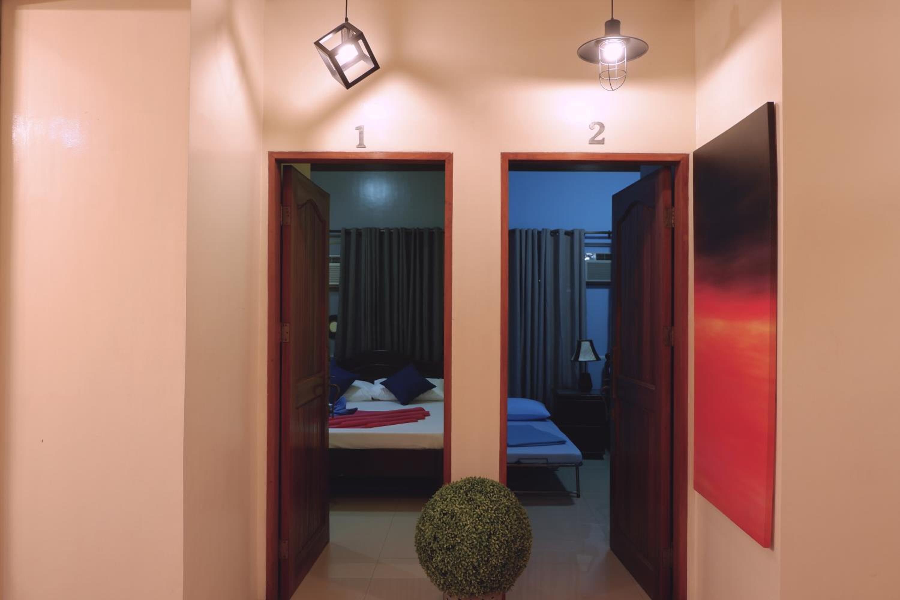 In-room safe, WiFi (free), bed sheets