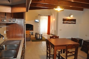 Comfort Duplex | Private kitchen | Fridge, stovetop, cookware/dishes/utensils
