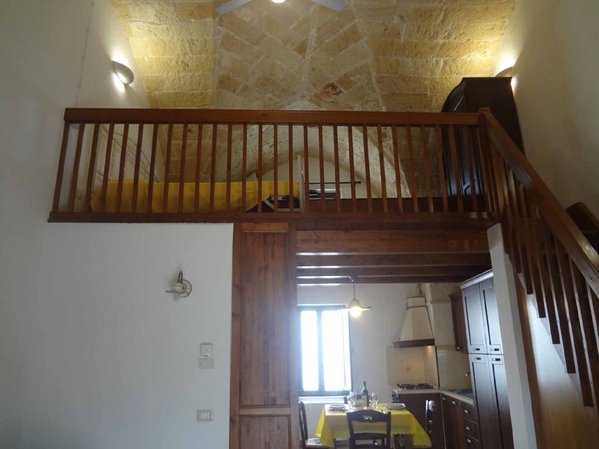 Alloggio su due livelli | Una scrivania, Wi-Fi gratuito, lenzuola