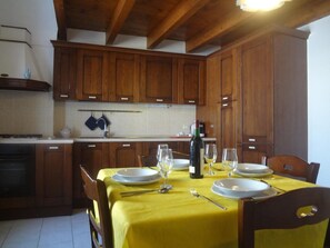 Maisonette, 2 Schlafzimmer | Eigene Küche | Kühlschrank, Herdplatte, Kochgeschirr/Geschirr/Besteck