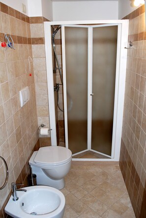 Duplex | Bathroom | Hair dryer, bidet, towels - Le Casette di Via Roma (Nardò)