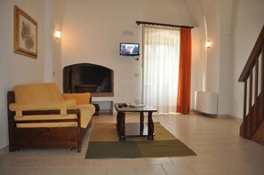 Comfort-Maisonette | Wohnbereich | LED-Fernseher