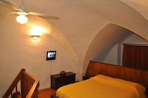 Dúplex Confort | Escritorio, wifi gratis, ropa de cama