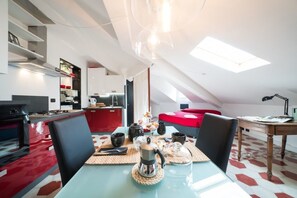 Studio, 1 Queen-Bett und Schlafsofa | Kostenloses WLAN, Bettwäsche