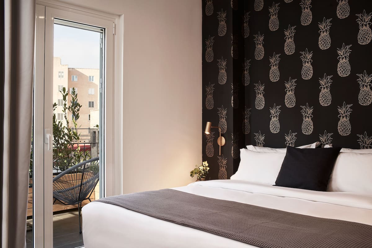 superior suite, balcony | minibar, in-room safe, soundproofing, free cots/infant beds