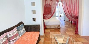 Double Room, 1 King Bed, Non Smoking | Blackout curtains, free WiFi, bed sheets - Ding Jia Garden Resort (Hengchun)
