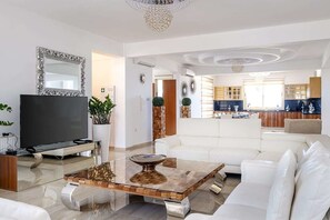 Interior entrance - Villa Royale (Pegeia)