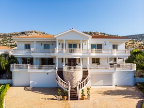 Front of property - Villa Royale (Pegeia)