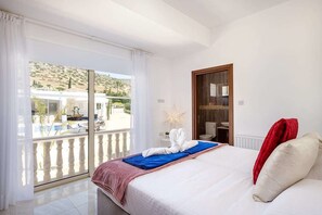 Luxury Villa, Private Pool, Sea View | Egyptian cotton sheets, premium bedding, blackout drapes, soundproofing - Villa Royale (Pegeia)