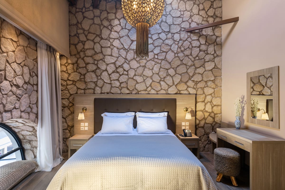 1 bedroom, premium bedding, minibar, in-room safe
