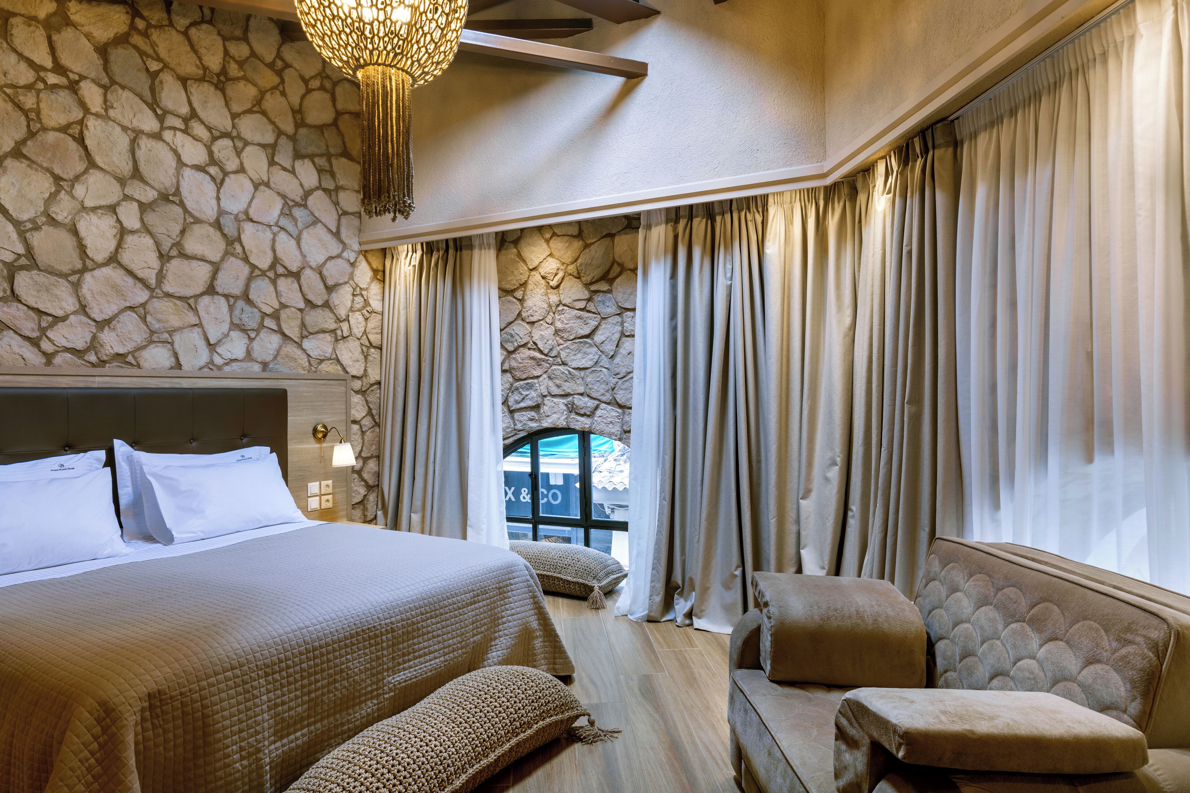 Suite | Hochwertige Bettwaren, Minibar, Zimmersafe, individuell dekoriert