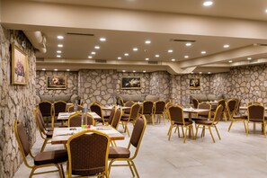 Breakfast area - Athens Manor Houses Suites Apartments (Athens)