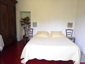 Double Room | Individually decorated, individually furnished, iron/ironing board - Auberge Le Tilleul, chambres d'hôtes (Generargues)