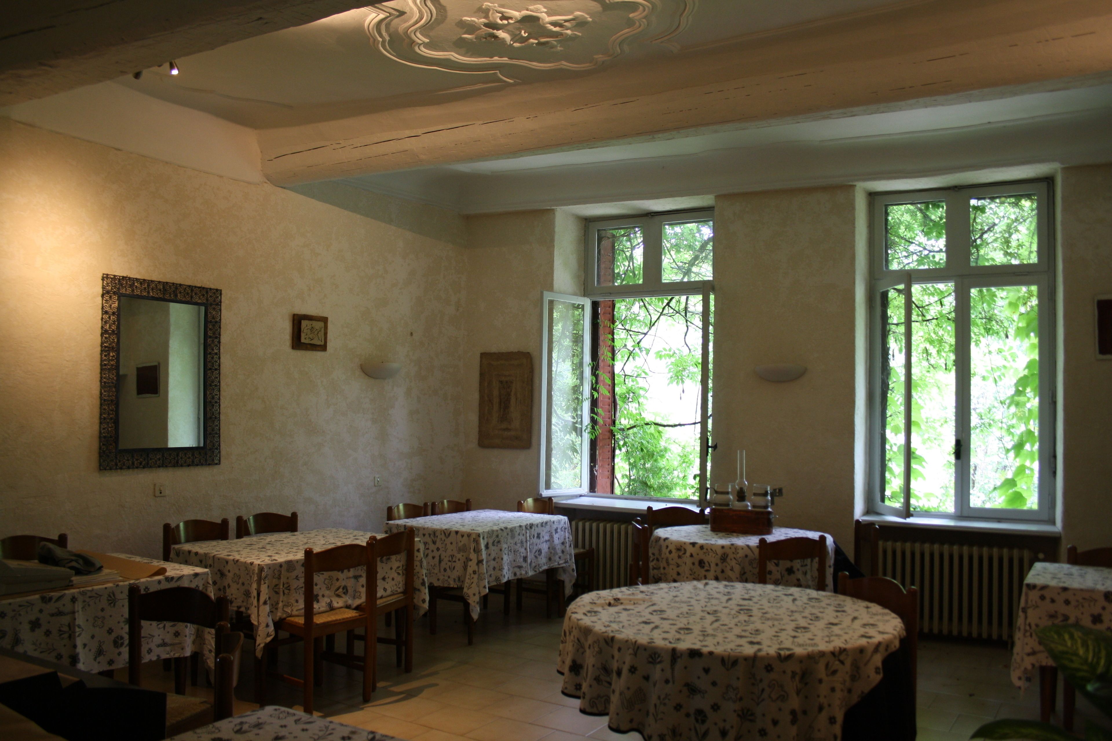 Petit déjeuner, déjeuner et dîner servis sur place