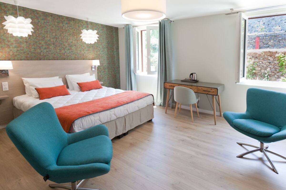 Double Room | Cribs (free), rollaway beds (surcharge), WiFi (free)