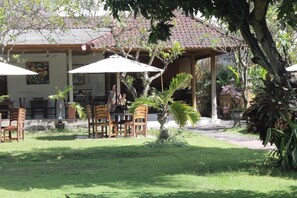Property grounds - Mangga Bali Inn (Kuta)