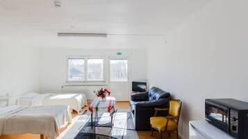 Căn hộ phong cách cổ điển, 2 giường đơn | Màn/rèm cản sáng, truy cập Internet không dây miễn phí, bộ trải giường