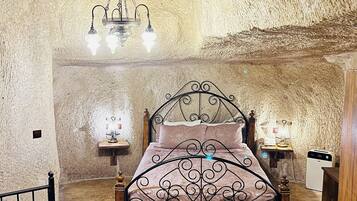 King Double Suite | Free minibar items, in-room safe, individually decorated
