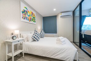 1 Bedroom Apartment (#977 - E604) | 1 bedroom, in-room safe, desk, blackout drapes