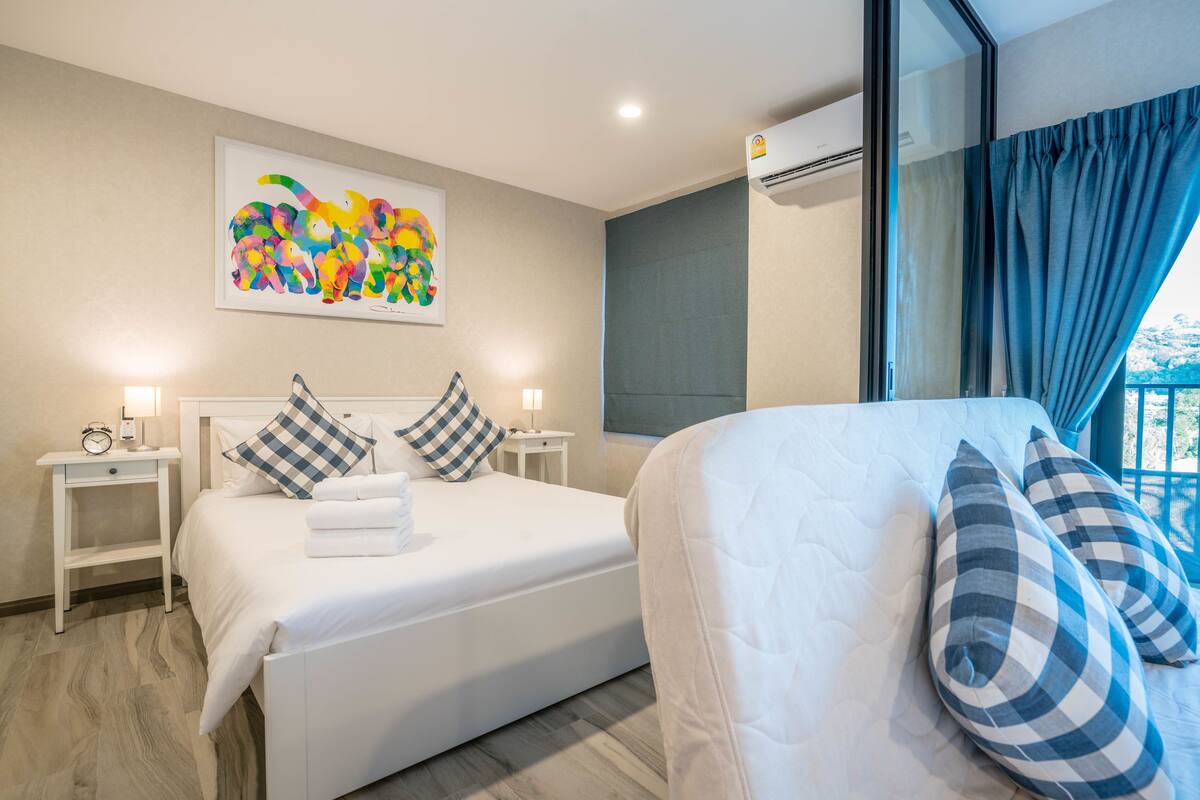 1 Bedroom Apartment (#977 - E604) | 1 hálószoba, széf a szobában, íróasztal és sötétítőfüggöny