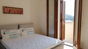 Blackout curtains, iron/ironing board, cots/infant beds, bed sheets - Appartamenti Mareblu (Badesi)