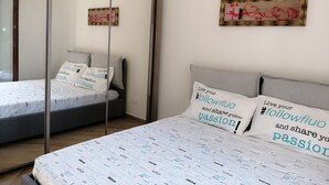 Blackout curtains, iron/ironing board, cots/infant beds, bed sheets - Appartamenti Mareblu (Badesi)