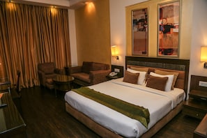 Deluxe Room, 1 Queen Bed | In-room safe, desk, laptop workspace, blackout drapes - Hotel Western Court (Panchkula)
