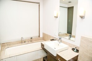 Deluxe Room, 1 Queen Bed | Bathroom | Shower, rainfall showerhead, hair dryer, bathrobes - Hotel Western Court (Panchkula)