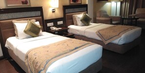 Deluxe Room, 1 Queen Bed | In-room safe, desk, laptop workspace, blackout drapes - Hotel Western Court (Panchkula)