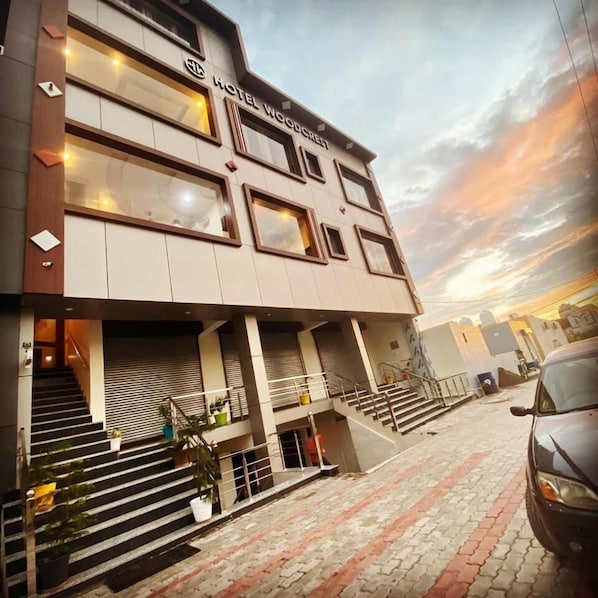 Exterior - Hotel Western Court (Panchkula)