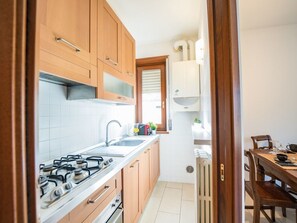 Apartment, 2 Bedrooms | Private kitchen