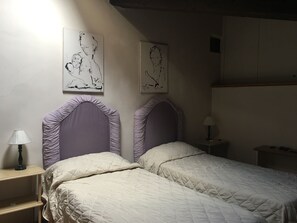 Apartment, 3 Bedrooms, City View | 3 bedrooms, individually decorated, individually furnished - Oriuolo Giotto (Florence)