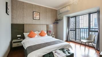 Design Double Room | Desk, blackout drapes, free WiFi