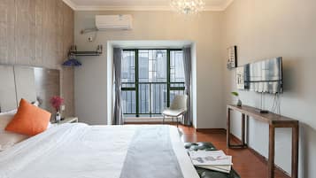 Desk, blackout curtains, free WiFi