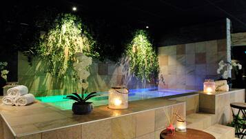 Indoor spa tub