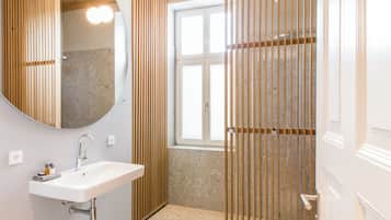 Dusche, Regendusche, Designer-Toilettenartikel, Haartrockner