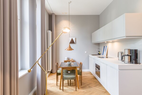 Loft | Eigene Küche | Kühlschrank, Mikrowelle, Ofen, Herdplatte