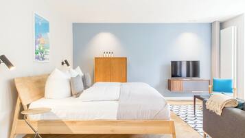 Hypo-allergenic bedding, individually furnished, blackout curtains
