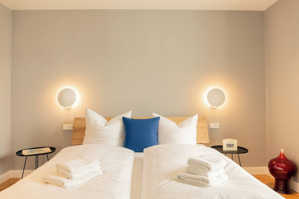 2 bedrooms, hypo-allergenic bedding, individually furnished