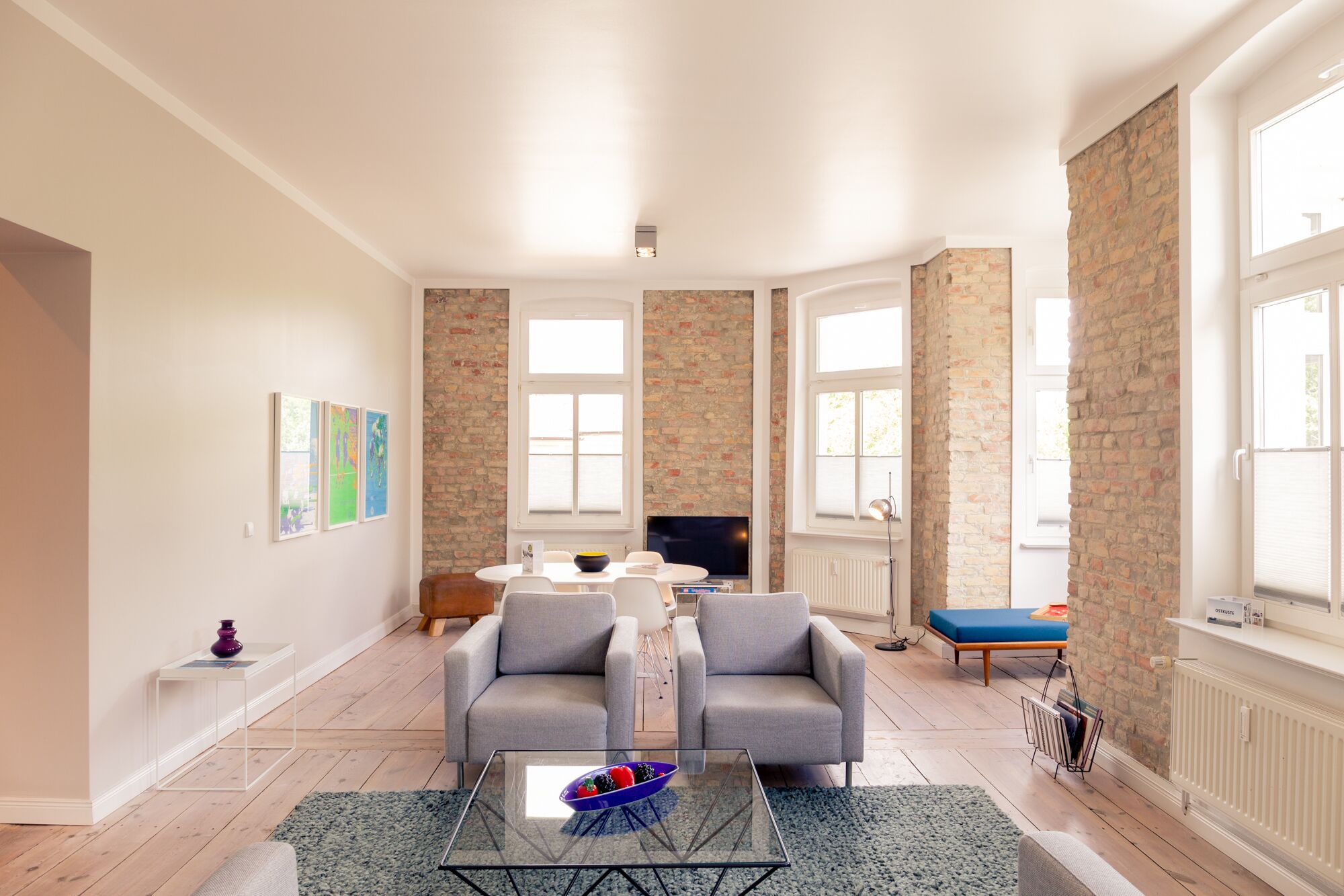 Deluxe studio, 1 queensize bed met slaapbank (6 OG) | Woonruimte | Een 40-inch flatscreentelevisie met kabelzenders en televisie