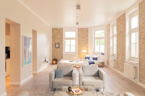 Deluxe Loft | Living area