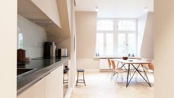 Maisonette Nr. 9 | Allergikerbettwaren, individuell dekoriert, BĂŒgeleisen/BĂŒgelbrett