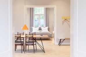 Deluxe One-Bedroom Apartment with Sea View No. 4