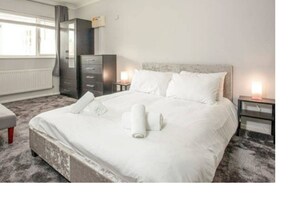 家庭独立别墅, 独立浴室 (8 Minutes to seafront) | 1 多间卧室