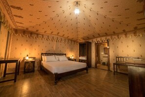 商务双人房或双床房, 海洋景观 | 特色装修、特色家居、办公桌、折叠床/加床(额外收费)