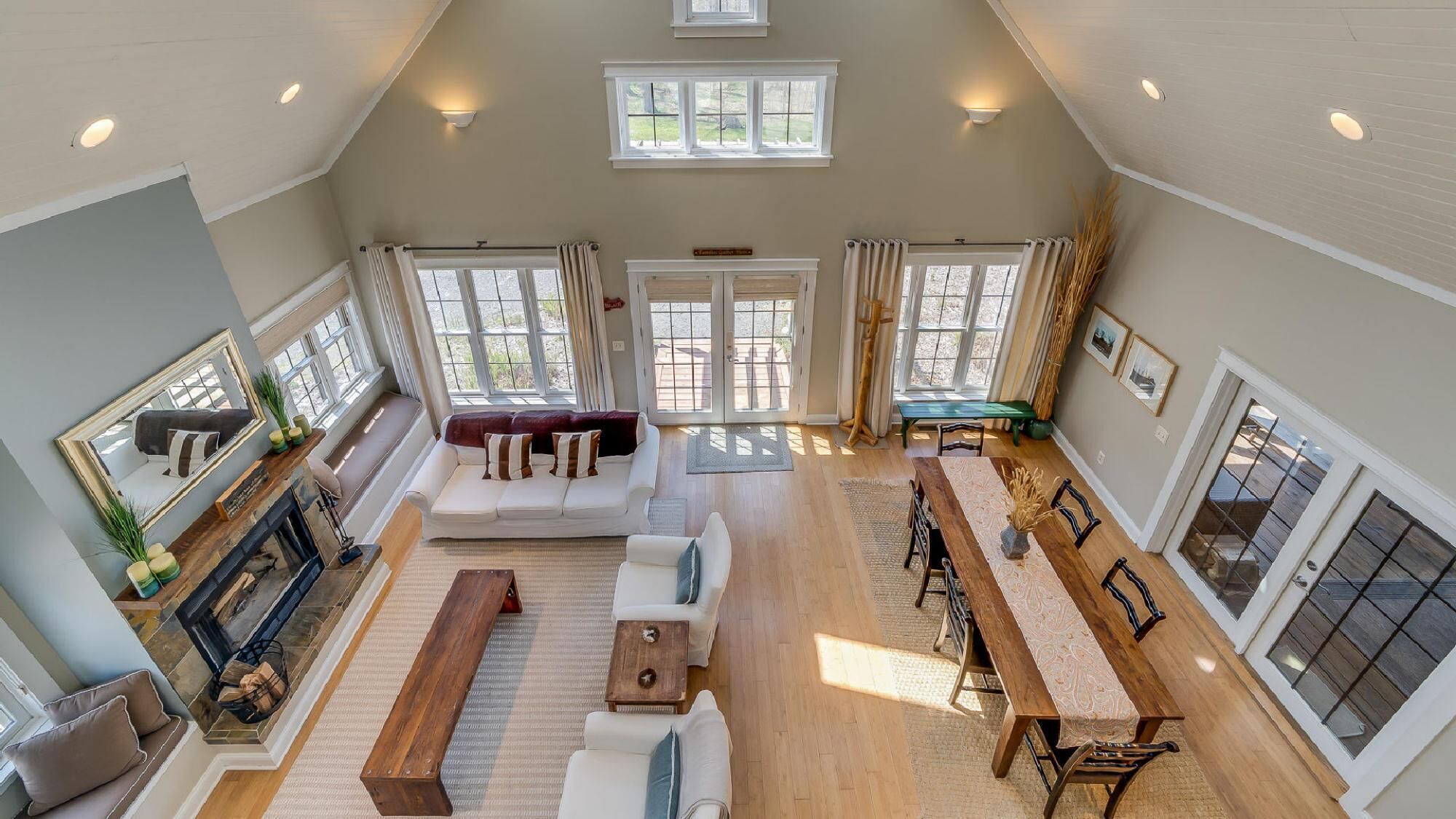 Smart TV, fireplace, DVD player, stereo