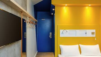 Desk, free WiFi, bed sheets